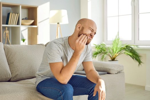 Patient in Brookland holding cheek in pain