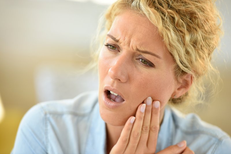 woman with toothache